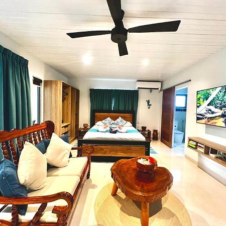 Le Port Guest House Baie Sainte Anne Dış mekan fotoğraf