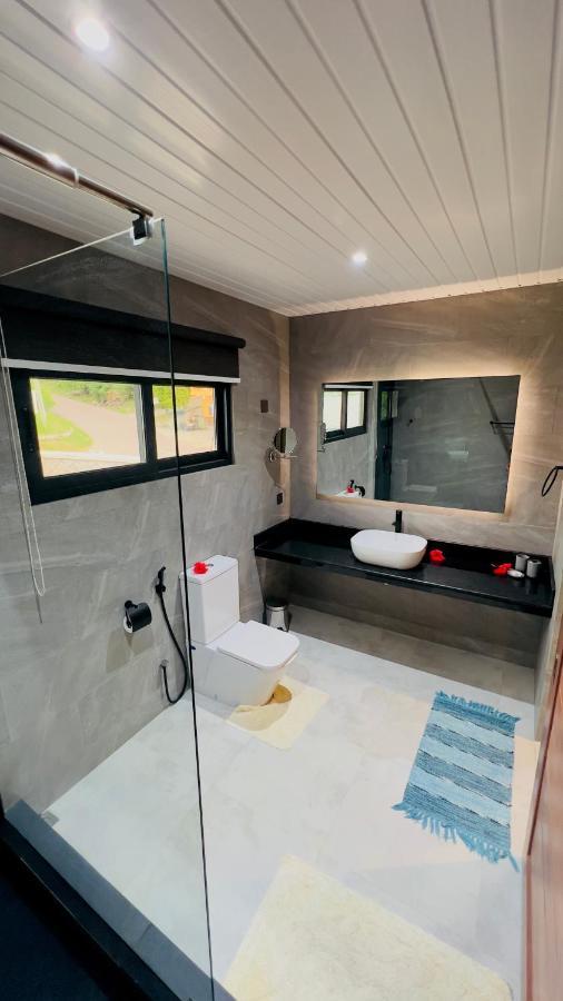 Le Port Guest House Baie Sainte Anne Dış mekan fotoğraf